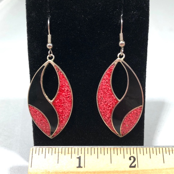 EARRINGS - METAL, RED & BLACK leaf shape - Picture 4 of 6